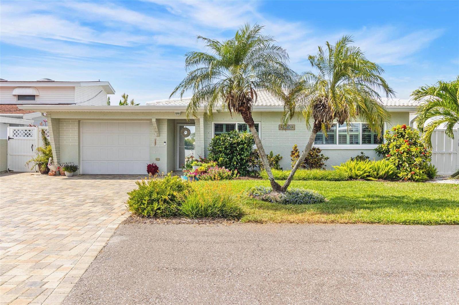 Redington Shores, FL 33708,230 176TH TERRACE DR E