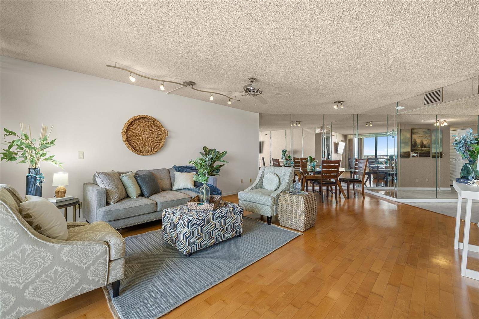 Gulfport, FL 33707,5940 PELICAN BAY PLZ S #1204
