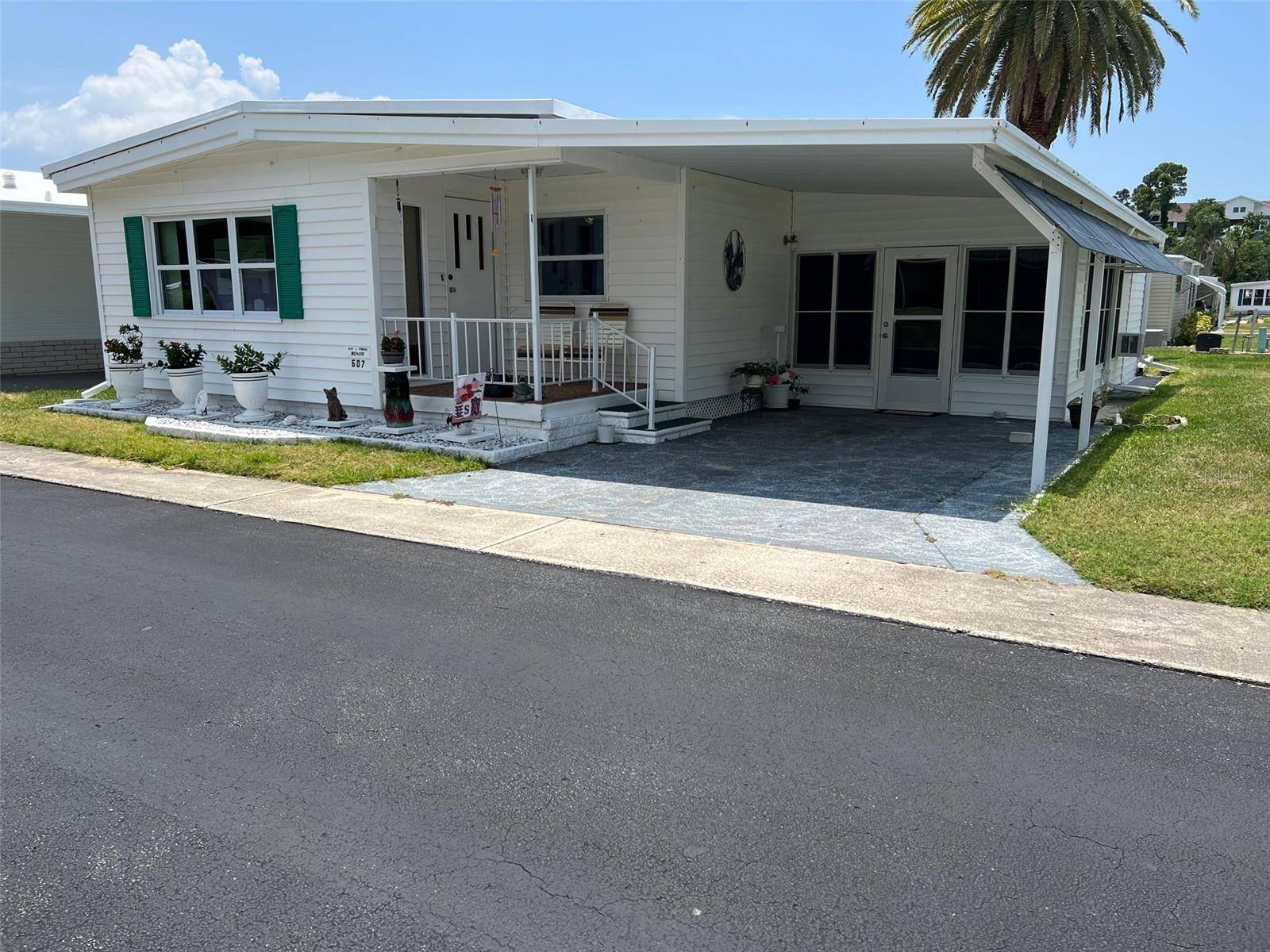 Largo, FL 33778,607 QUEEN PALM ST #607