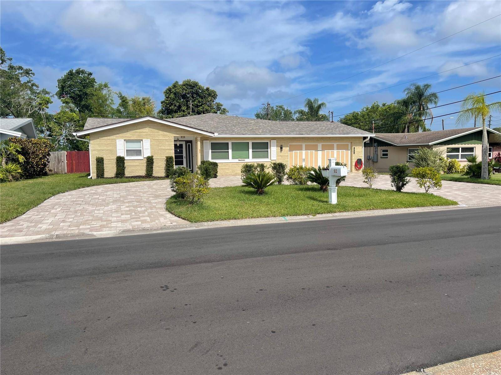 Dunedin, FL 34698,92 OAKWOOD DR