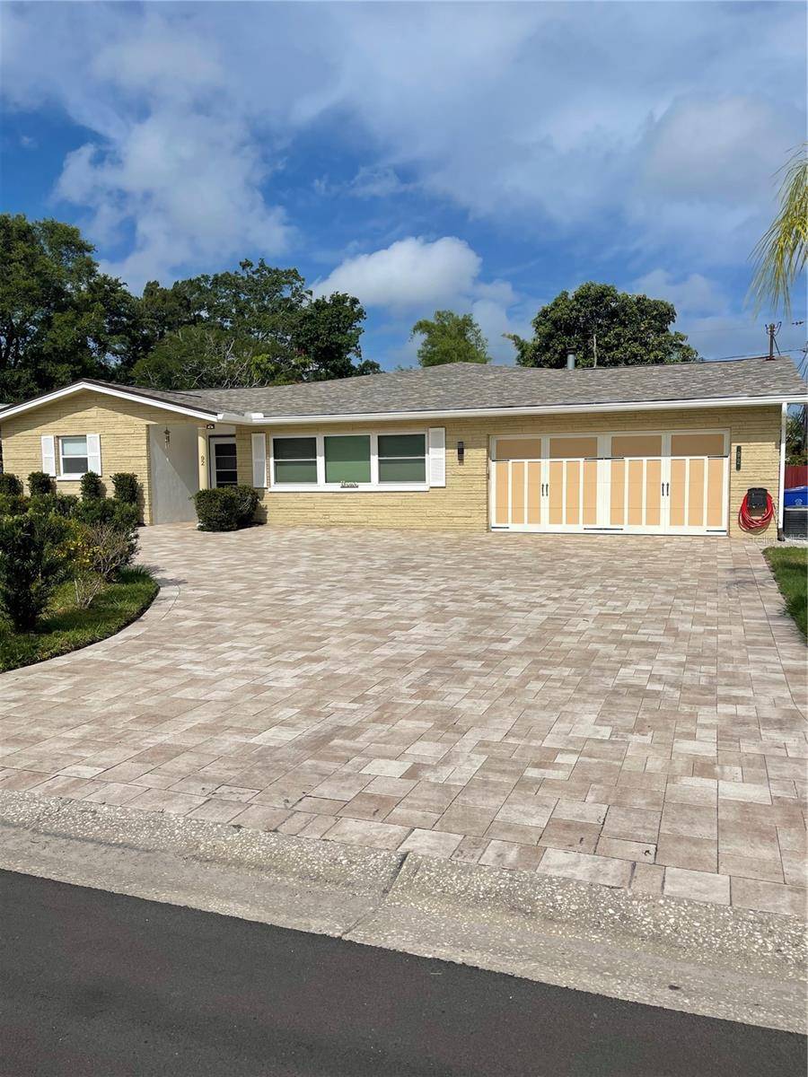 Dunedin, FL 34698,92 OAKWOOD DR