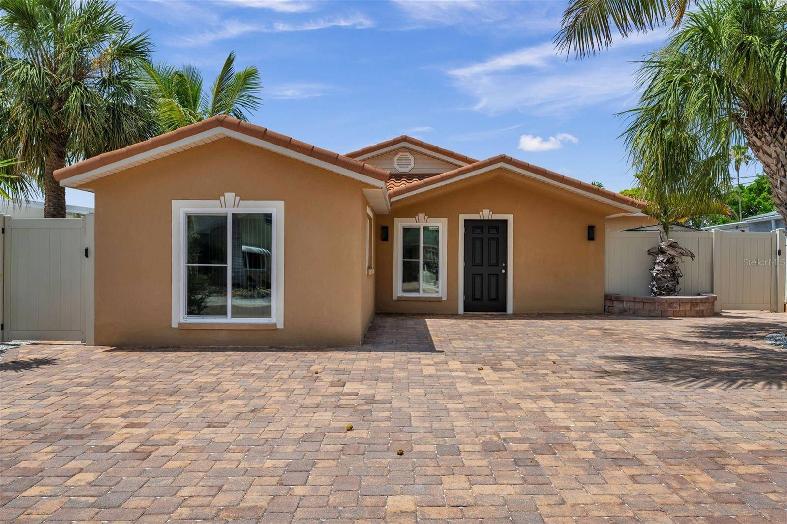 Madeira Beach, FL 33708,407 S BAYSHORE DR