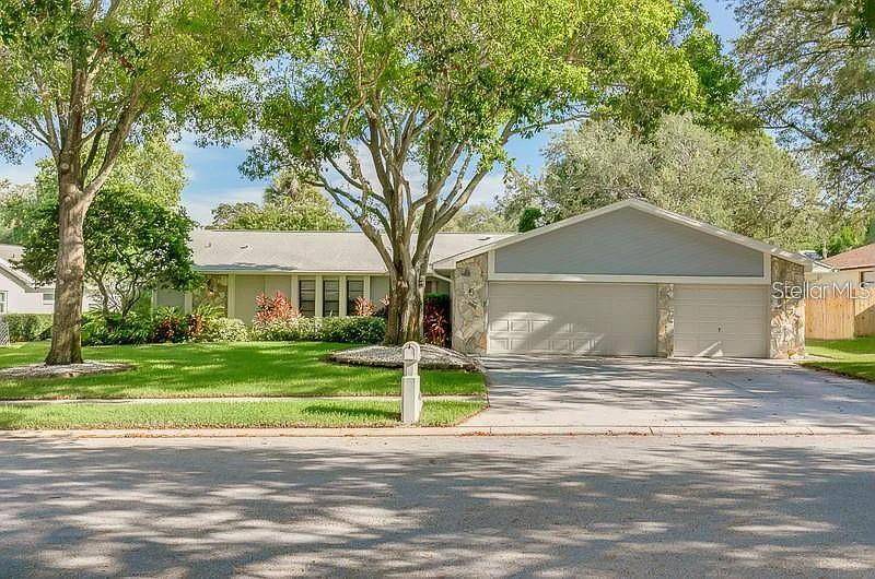 Palm Harbor, FL 34683,830 VILLAGE WAY