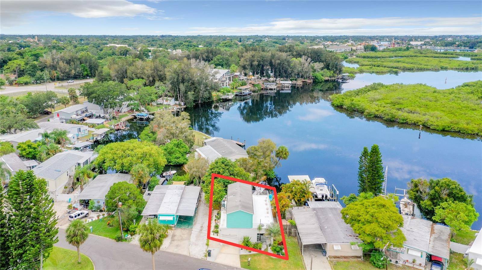 Tarpon Springs, FL 34689,515 RIVERVIEW LN