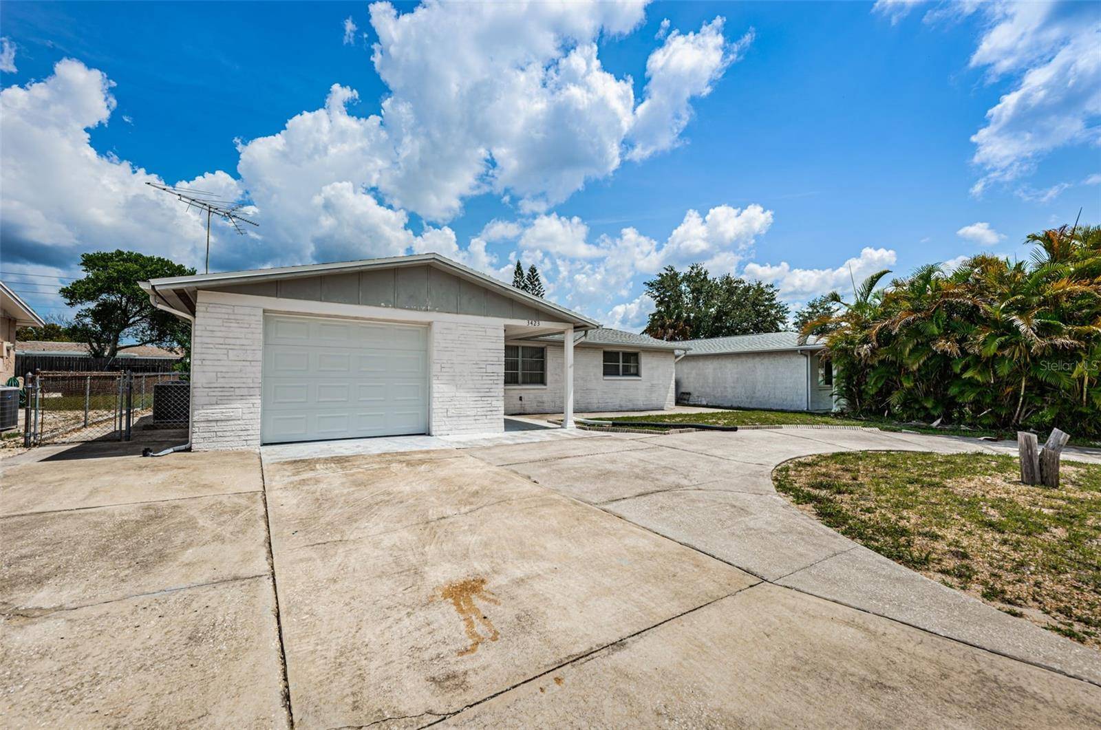 Holiday, FL 34691,3423 EISENHOWER DR