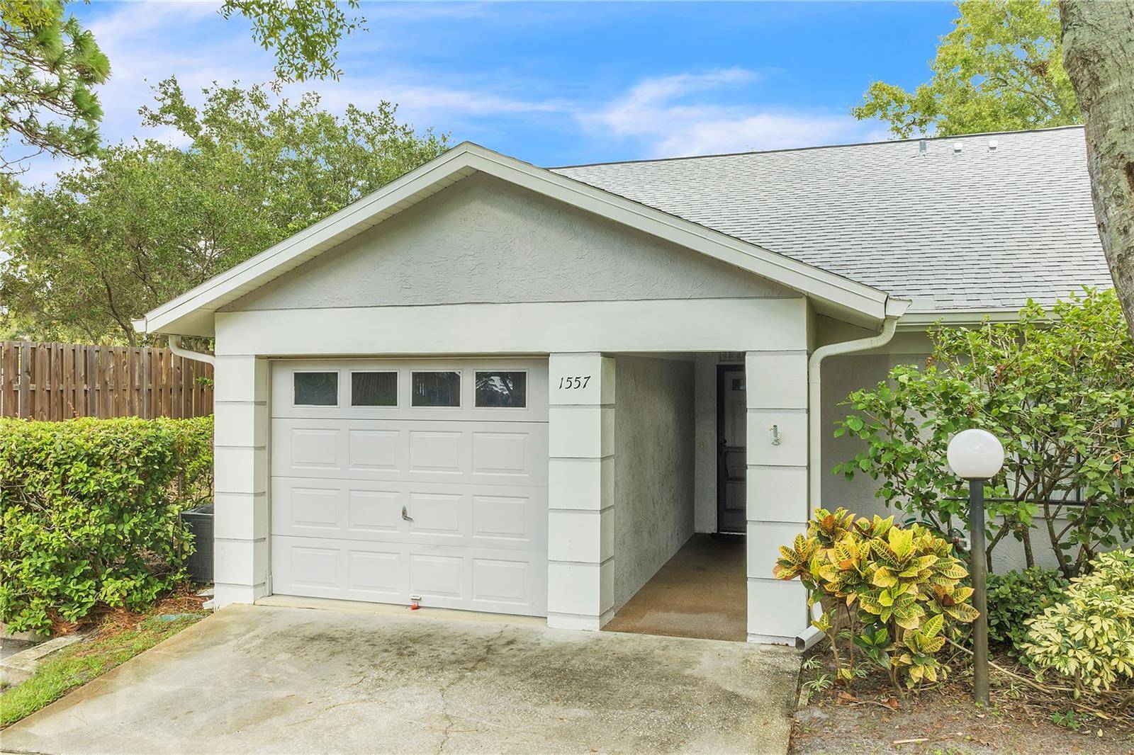 Dunedin, FL 34698,1557 LYNDA LN