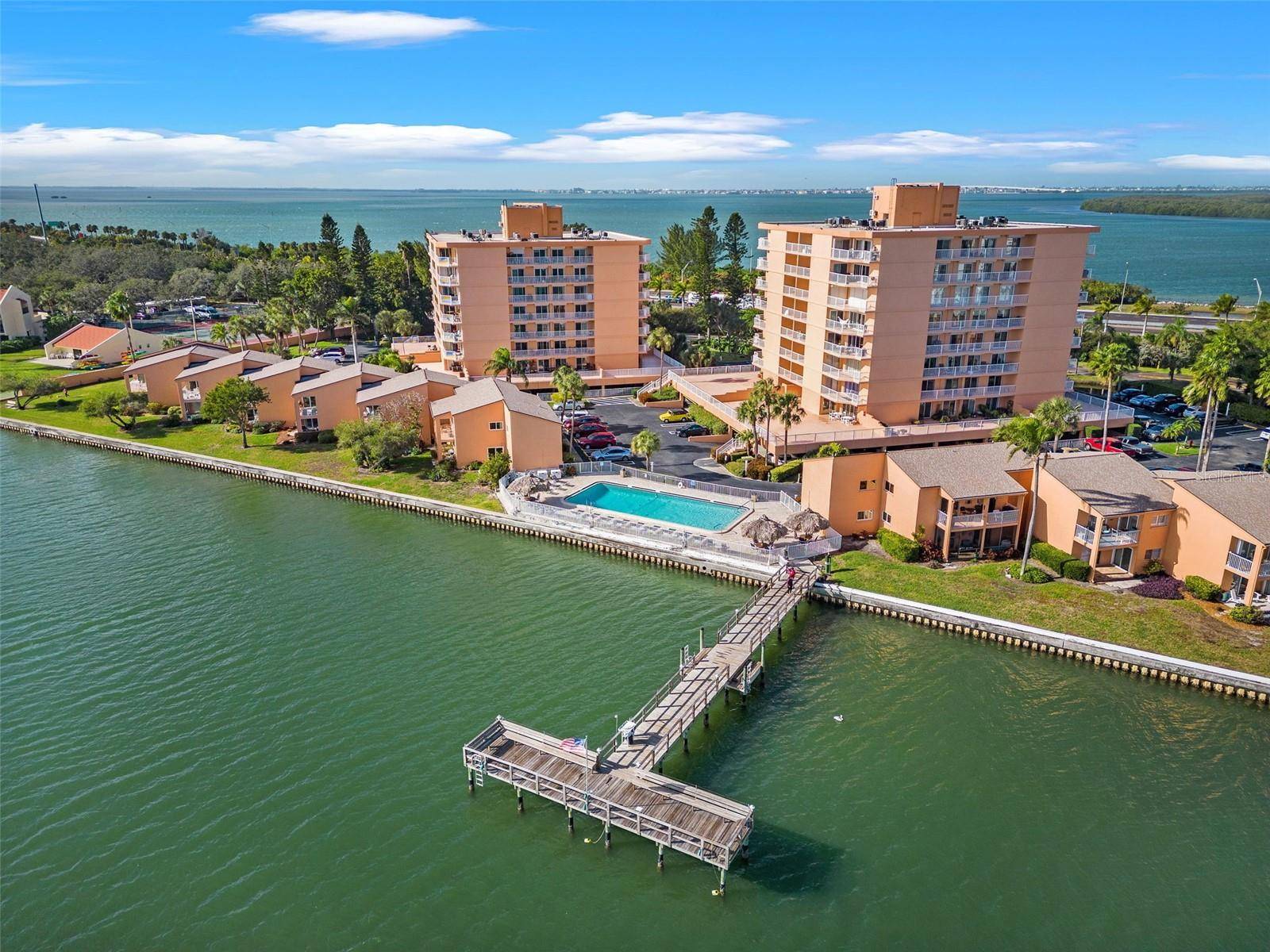 St Petersburg, FL 33711,7432 SUNSHINE SKYWAY LN S #405