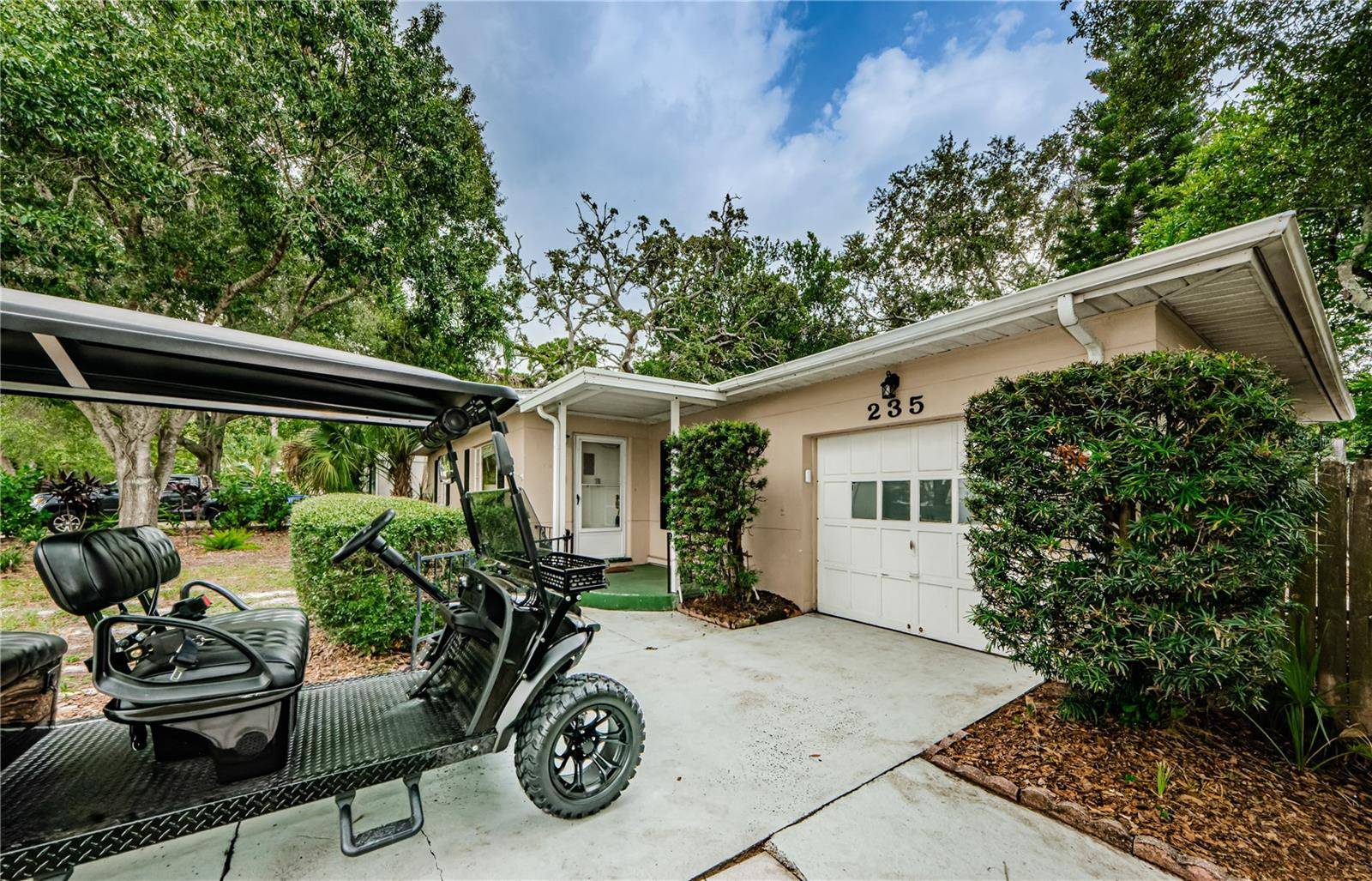 Dunedin, FL 34698,235 GROVE CIR S