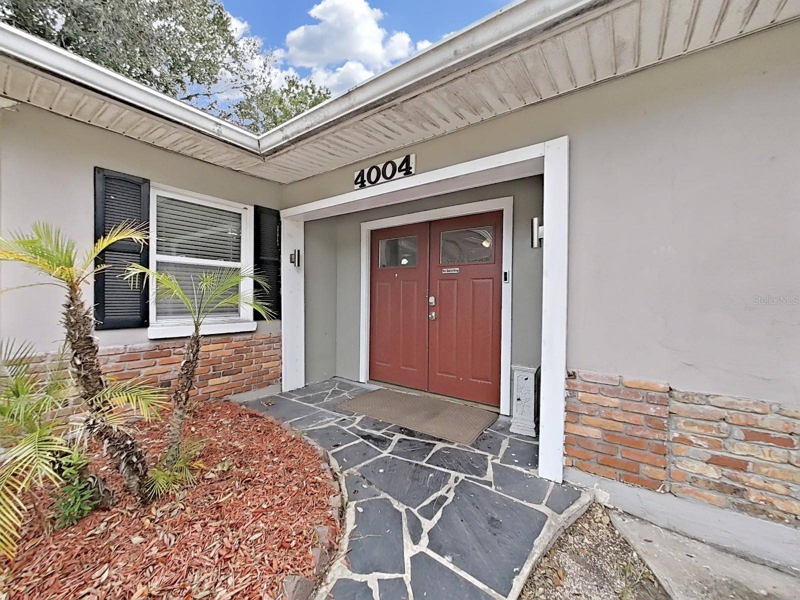 Tampa, FL 33611,4004 W COACHMAN AVE