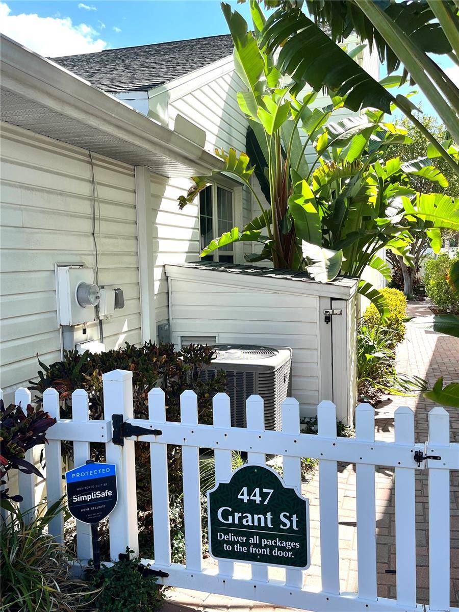 Dunedin, FL 34698,447 GRANT ST