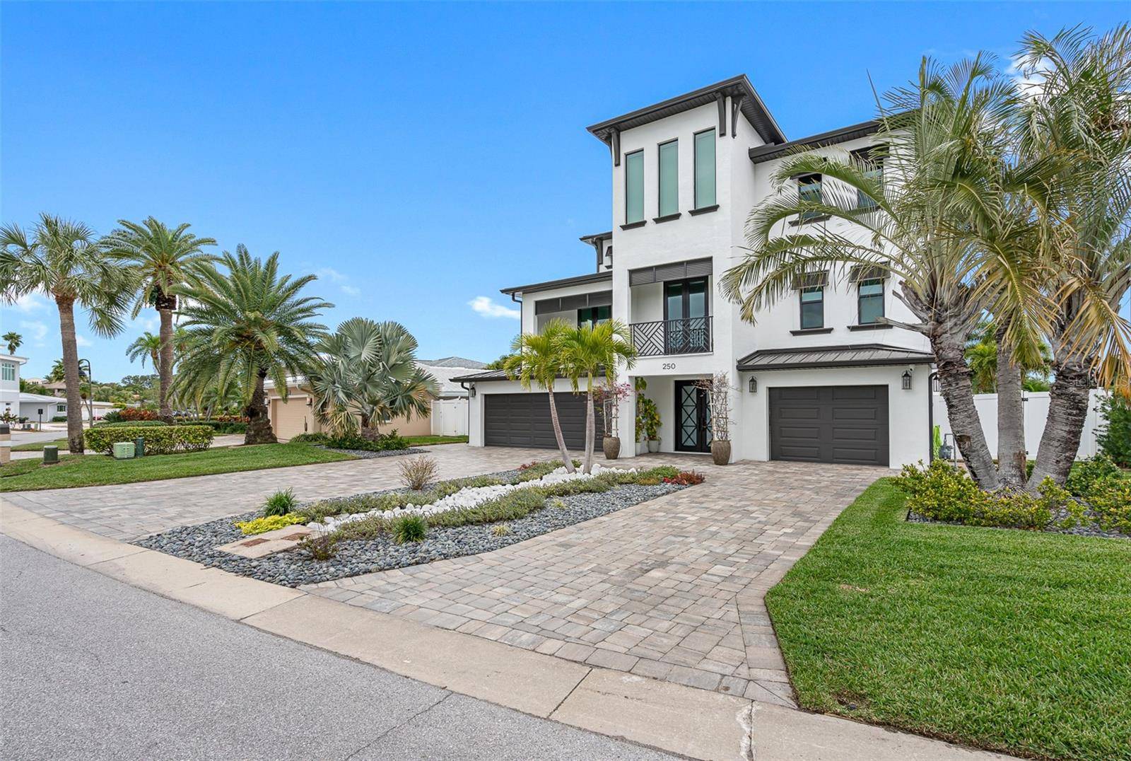 North Redington Beach, FL 33708,250 BATH CLUB BLVD N