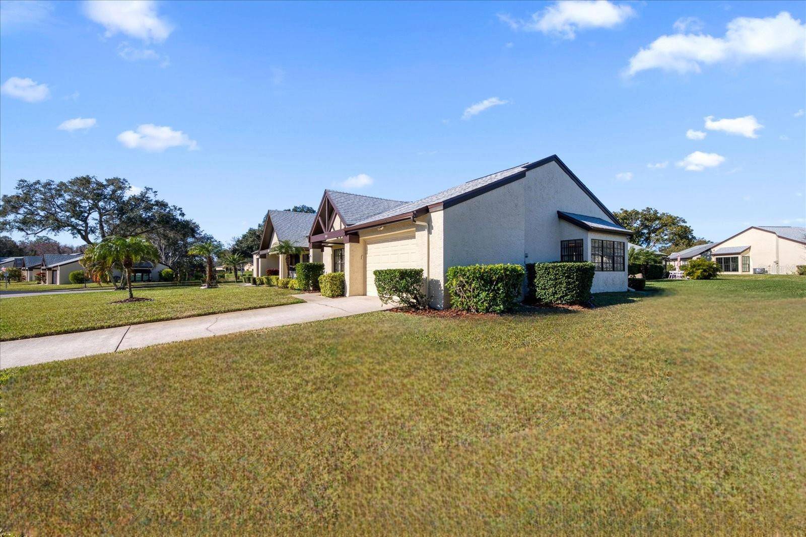 Palm Harbor, FL 34684,888 SUTTON PL