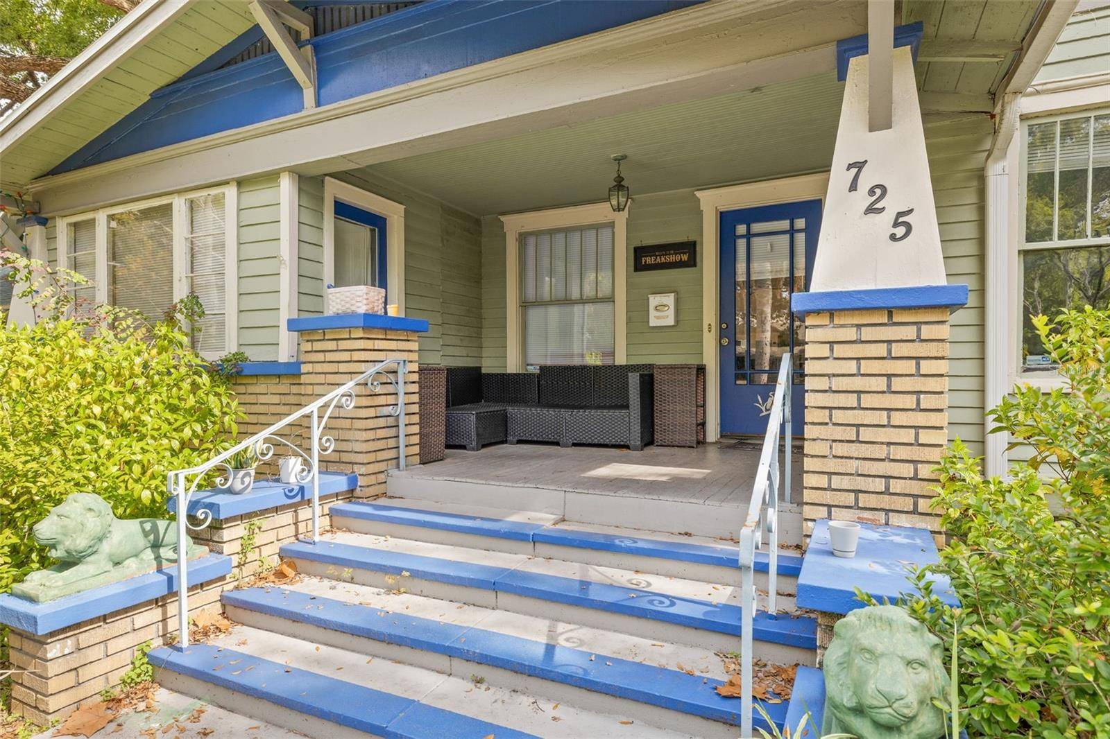 St Petersburg, FL 33701,725 8TH ST N