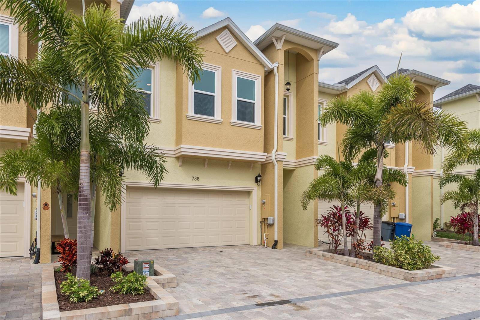 Tarpon Springs, FL 34689,738 GRAND CYPRESS LN