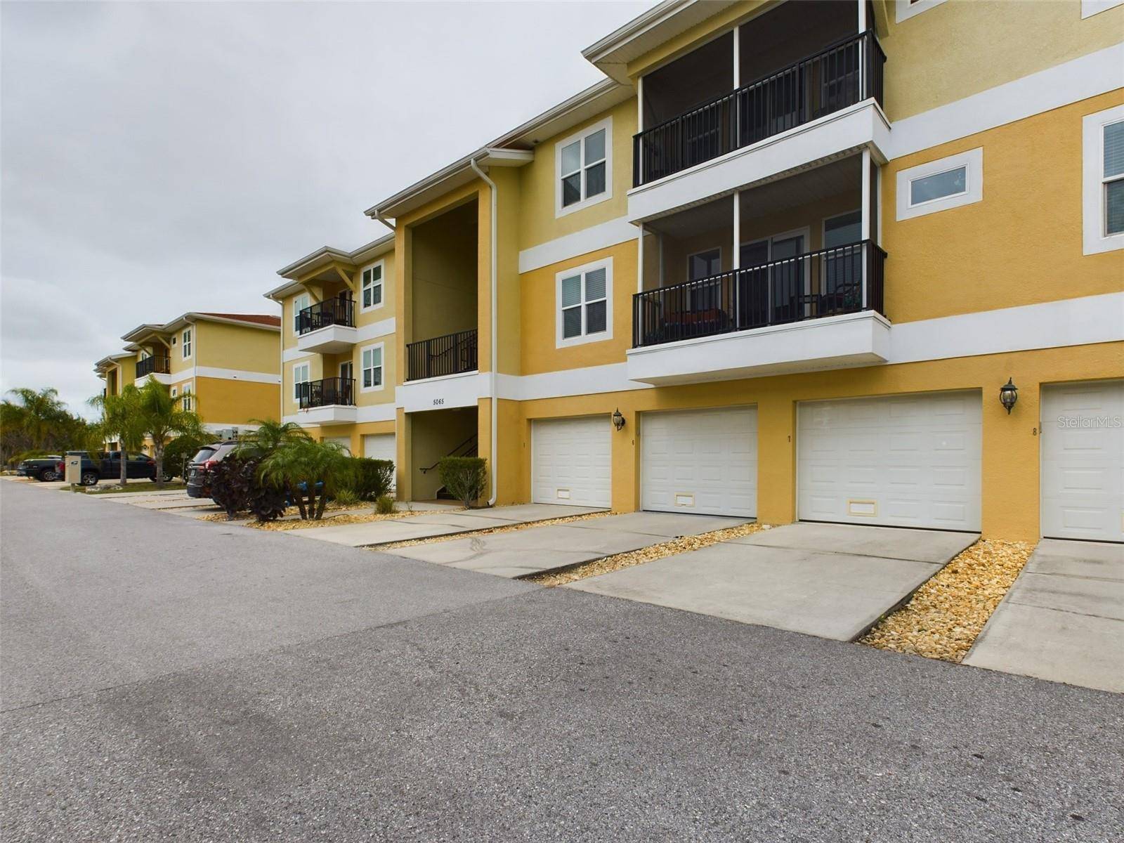 New Port Richey, FL 34652,5065 ROYAL PALMS WAY #202