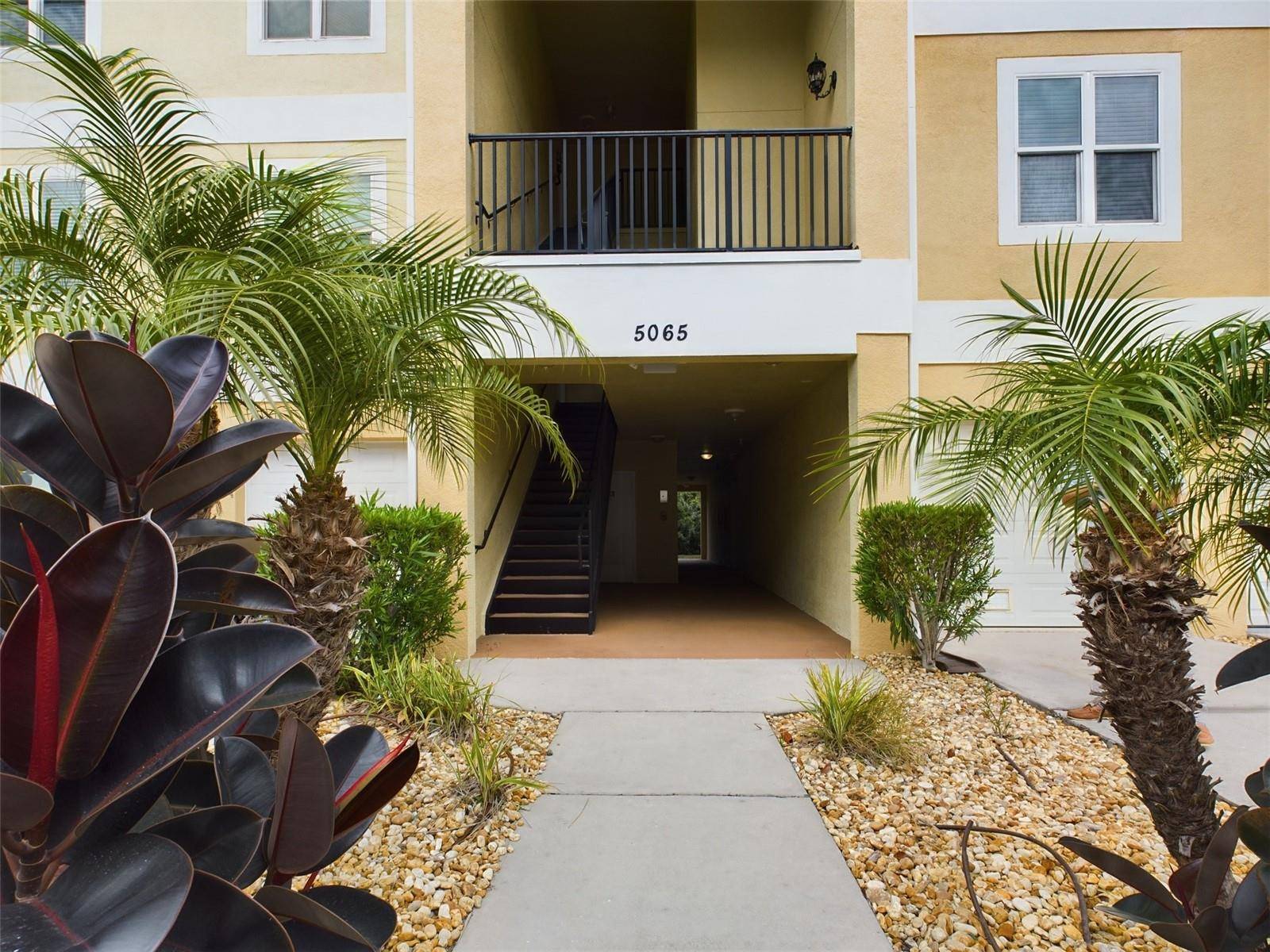 New Port Richey, FL 34652,5065 ROYAL PALMS WAY #202