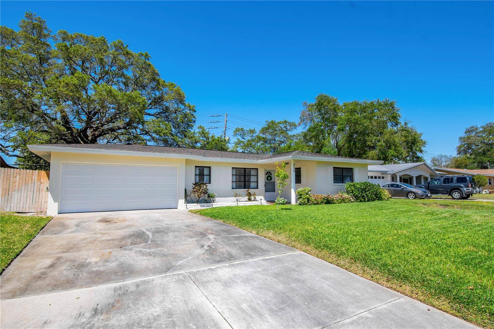 Dunedin, FL 34698,926 LEXINGTON DR