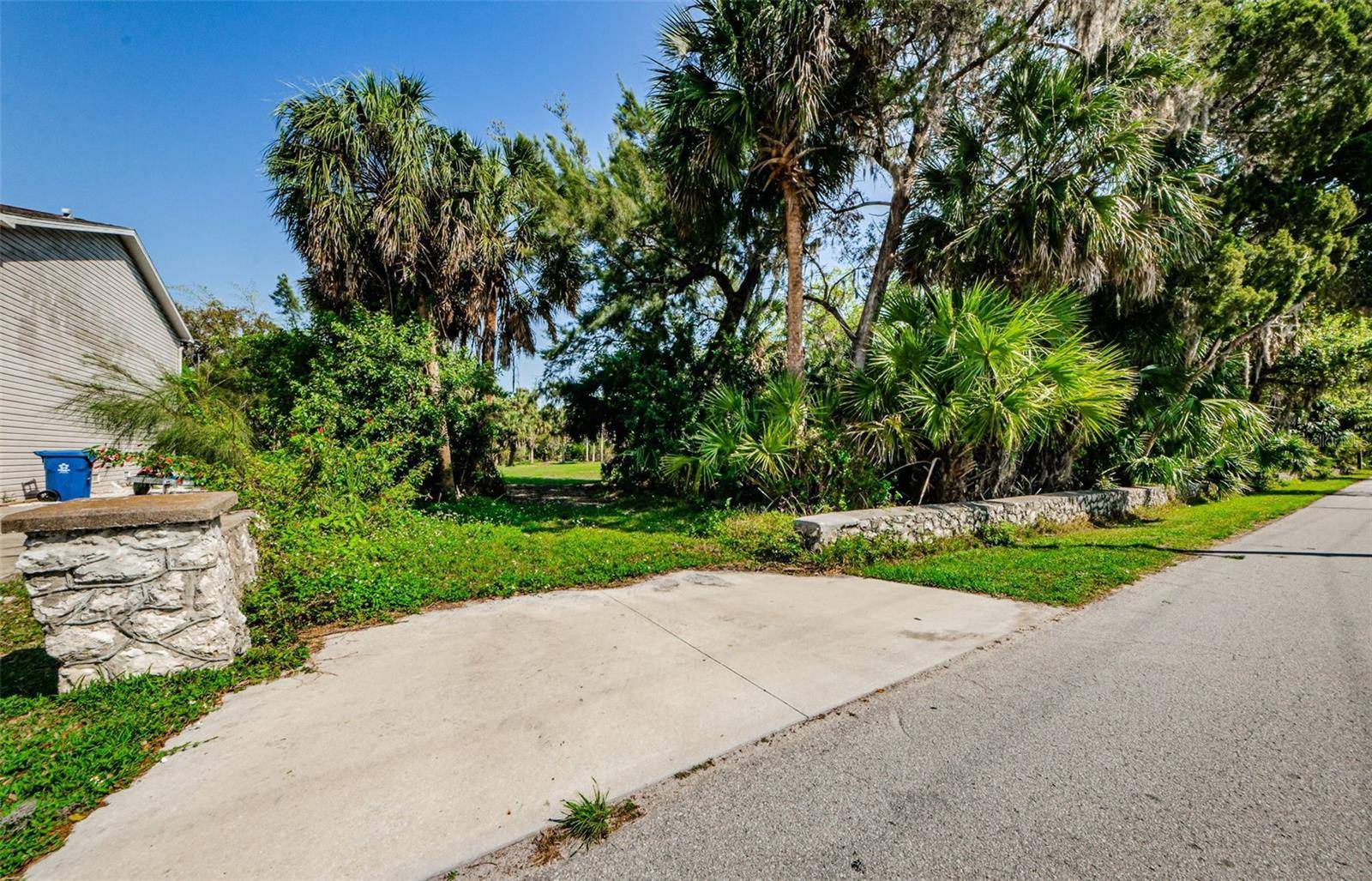 Port Richey, FL 34668,21 LIMESTONE DR