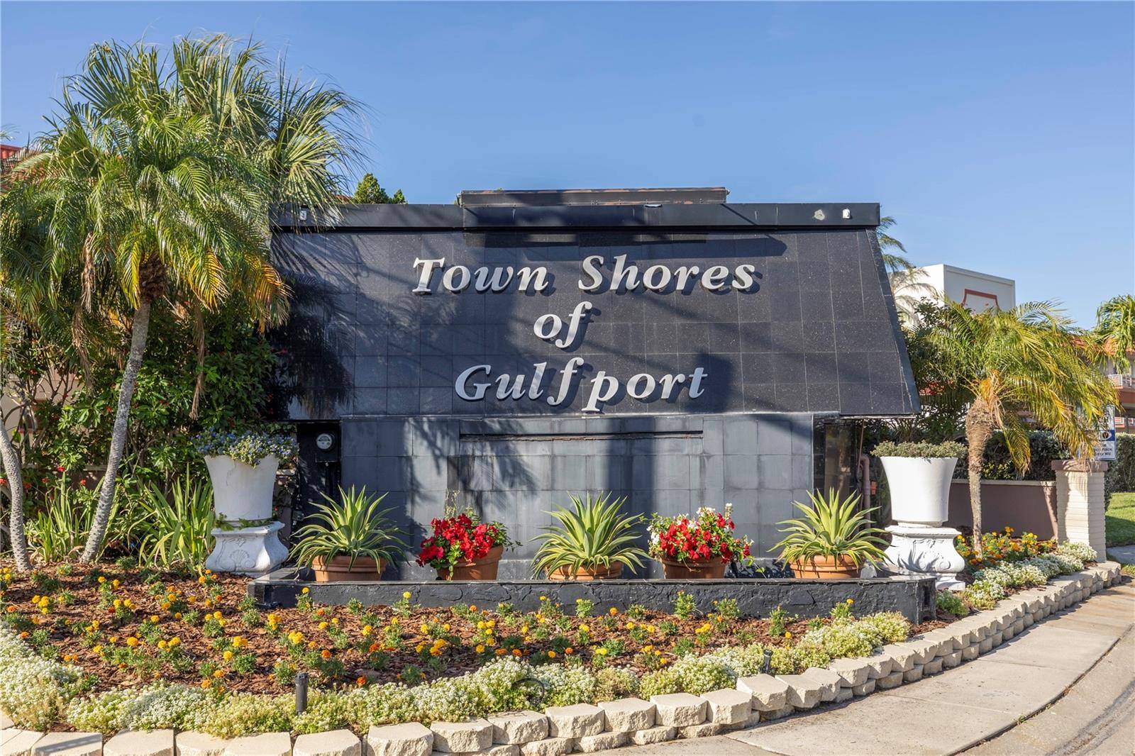 Gulfport, FL 33707,6020 SHORE BLVD S #312