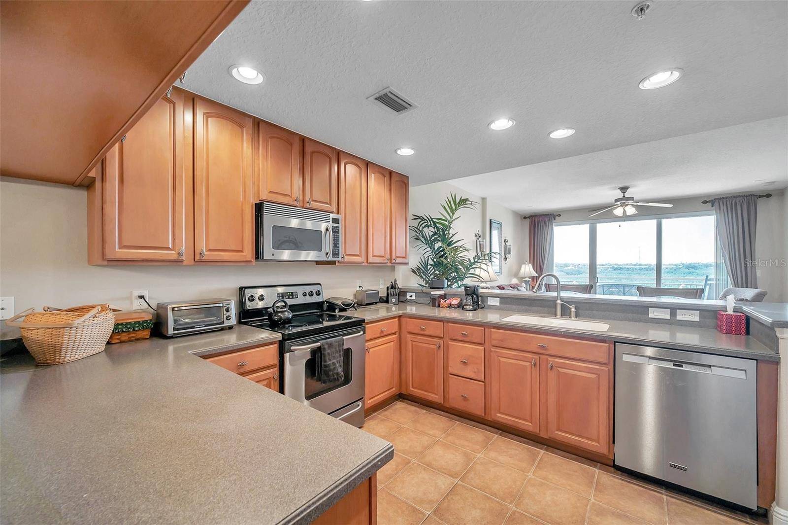 Seminole, FL 33777,7296 MARATHON DR #504