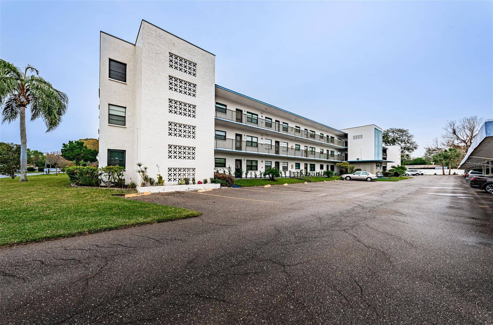 St Petersburg, FL 33709,5969 TERRACE PARK DR N #304