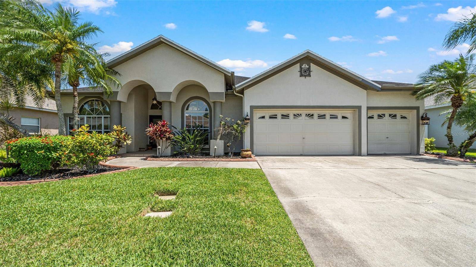 Wesley Chapel, FL 33543,1418 DEERBOURNE DR