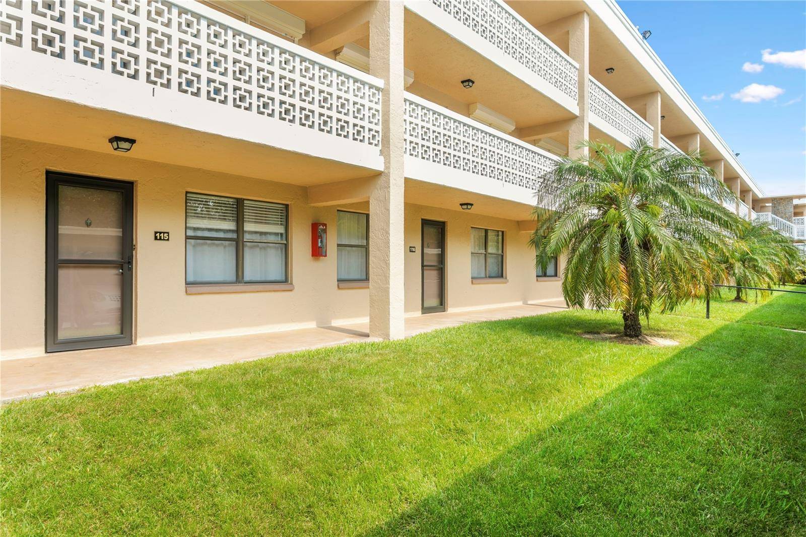 St Petersburg, FL 33703,4920 LOCUST ST NE #115