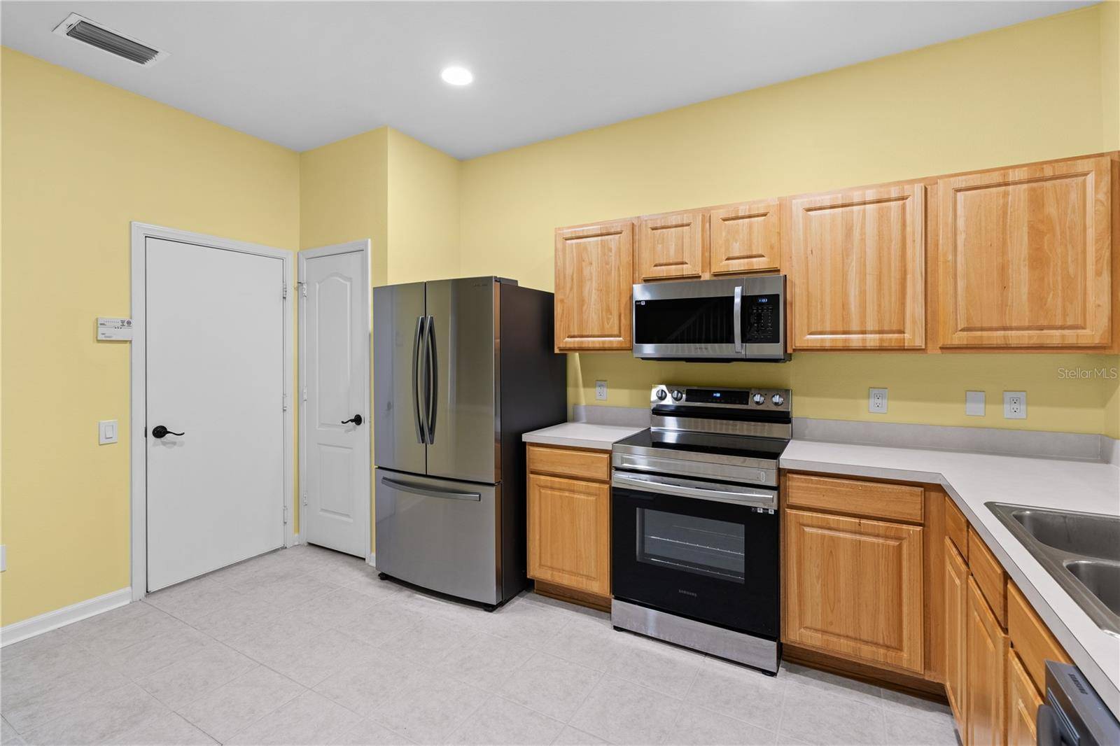 Wesley Chapel, FL 33544,2619 REDFORD WAY