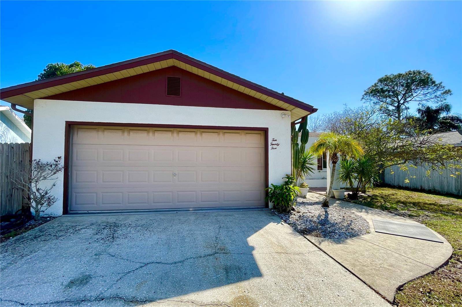 Dunedin, FL 34698,1025 CHABLIS CT