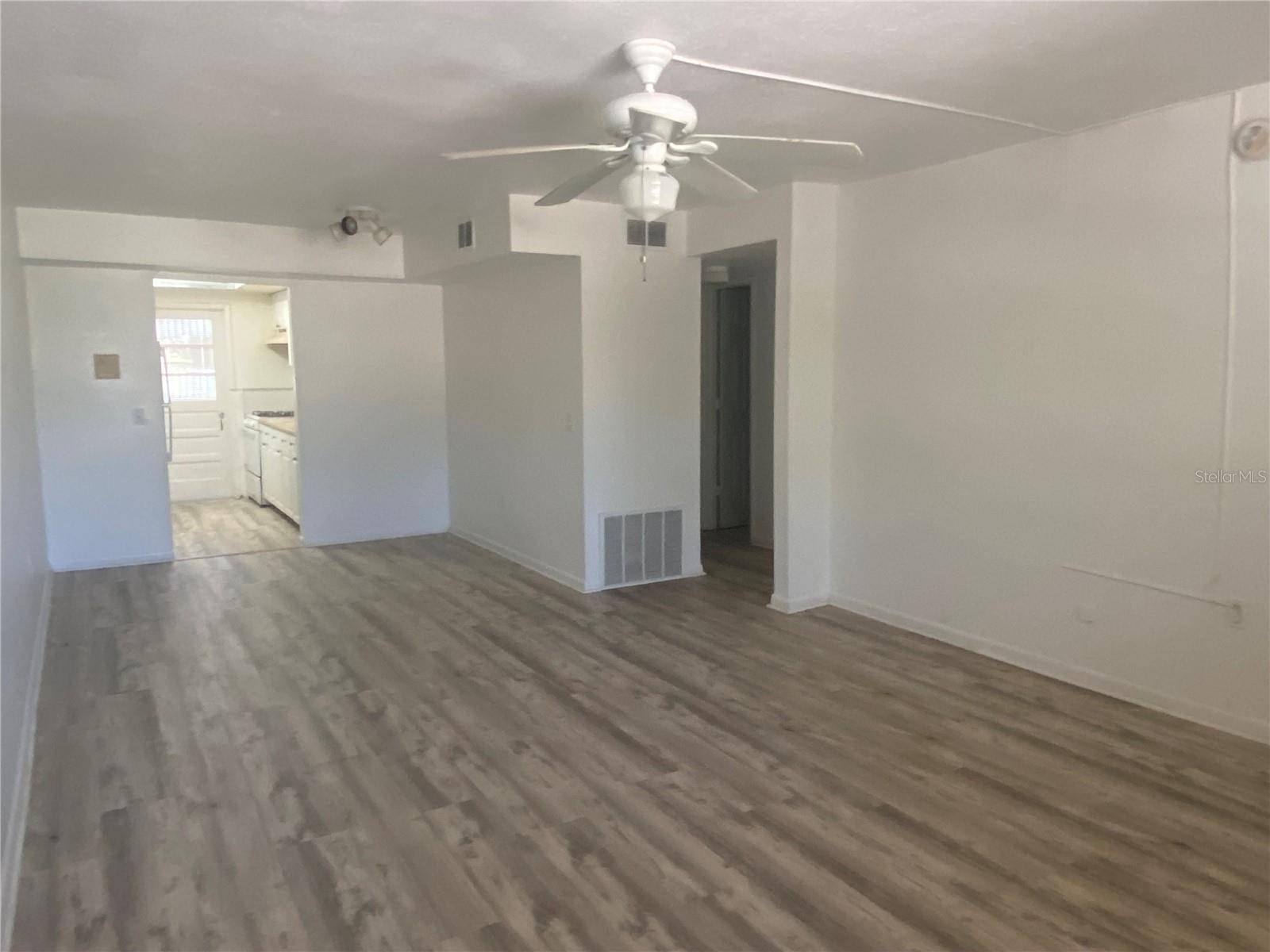 Largo, FL 33770,911 WASHINGTON AVE #212
