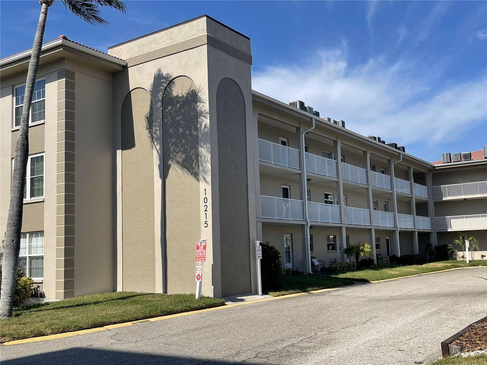 Largo, FL 33774,10215 REGAL DR #21