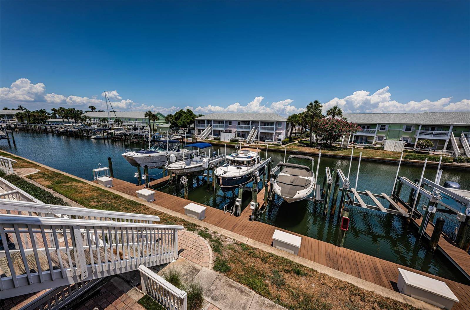 St Petersburg, FL 33705,4834 BEACH DR SE #F