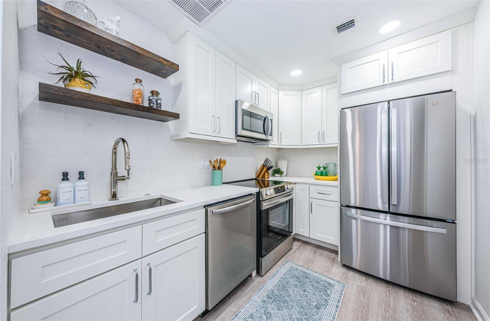 St Petersburg, FL 33705,4834 BEACH DR SE #F