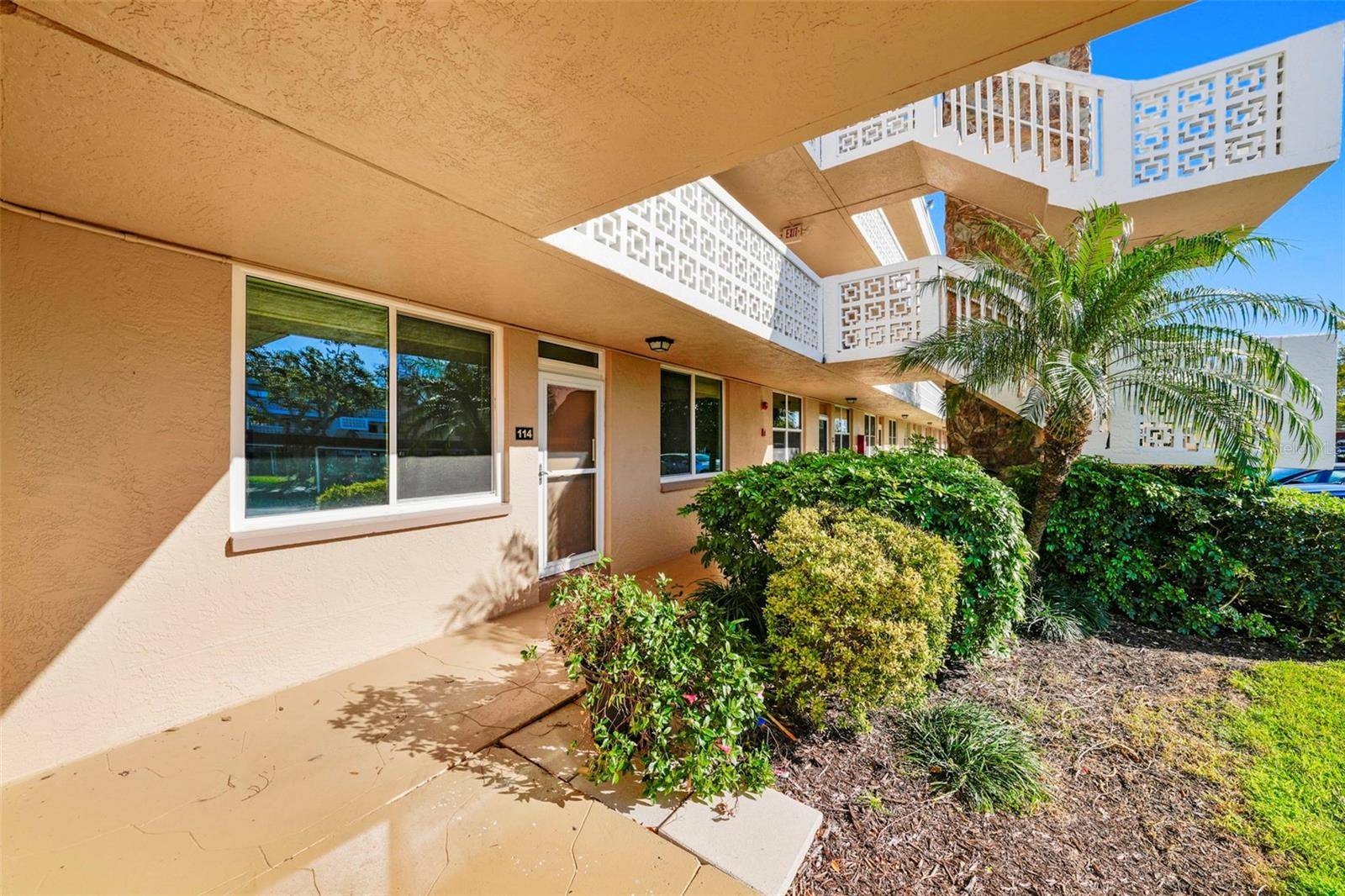 St Petersburg, FL 33703,5095 BAY ST NE #114