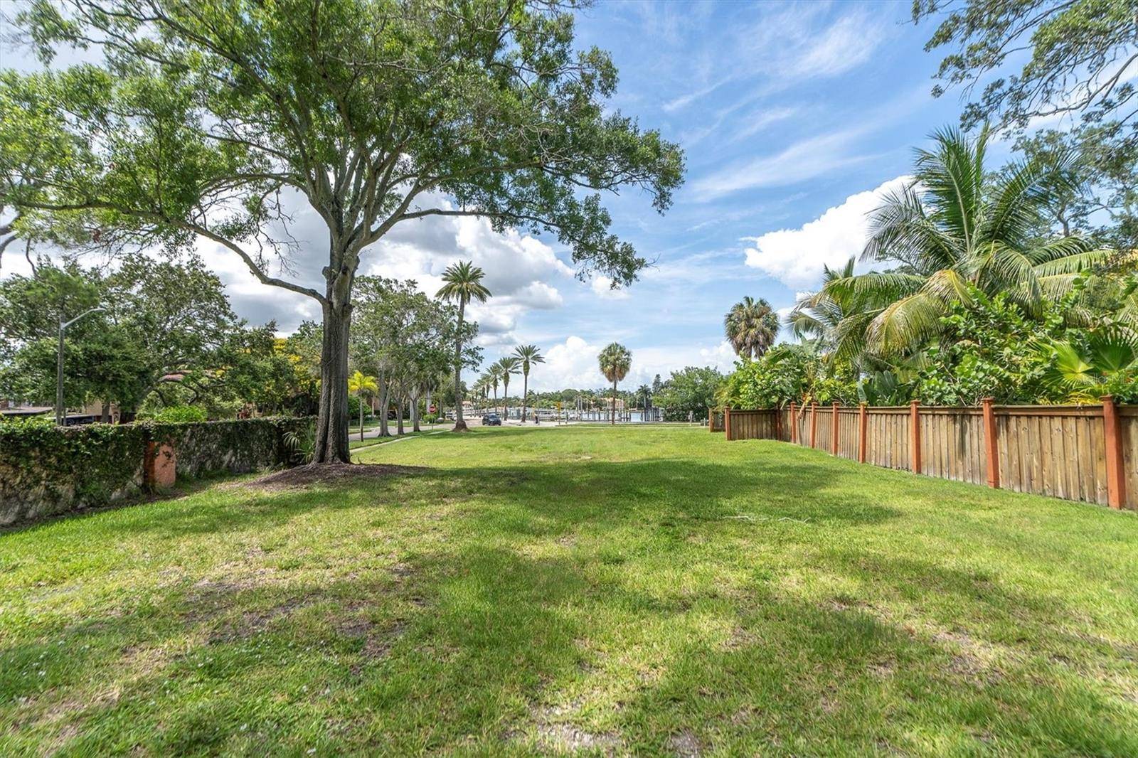 St Petersburg, FL 33704,1956 COFFEE POT BLVD NE