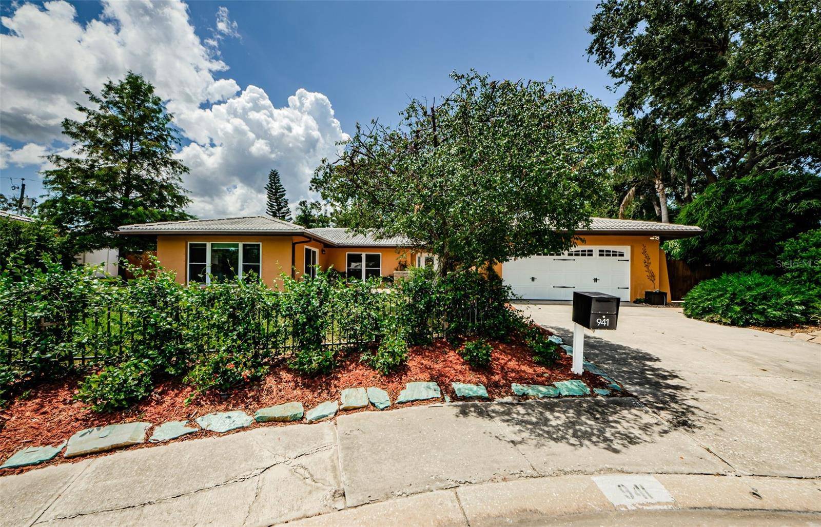 Dunedin, FL 34698,941 MCLEAN ST