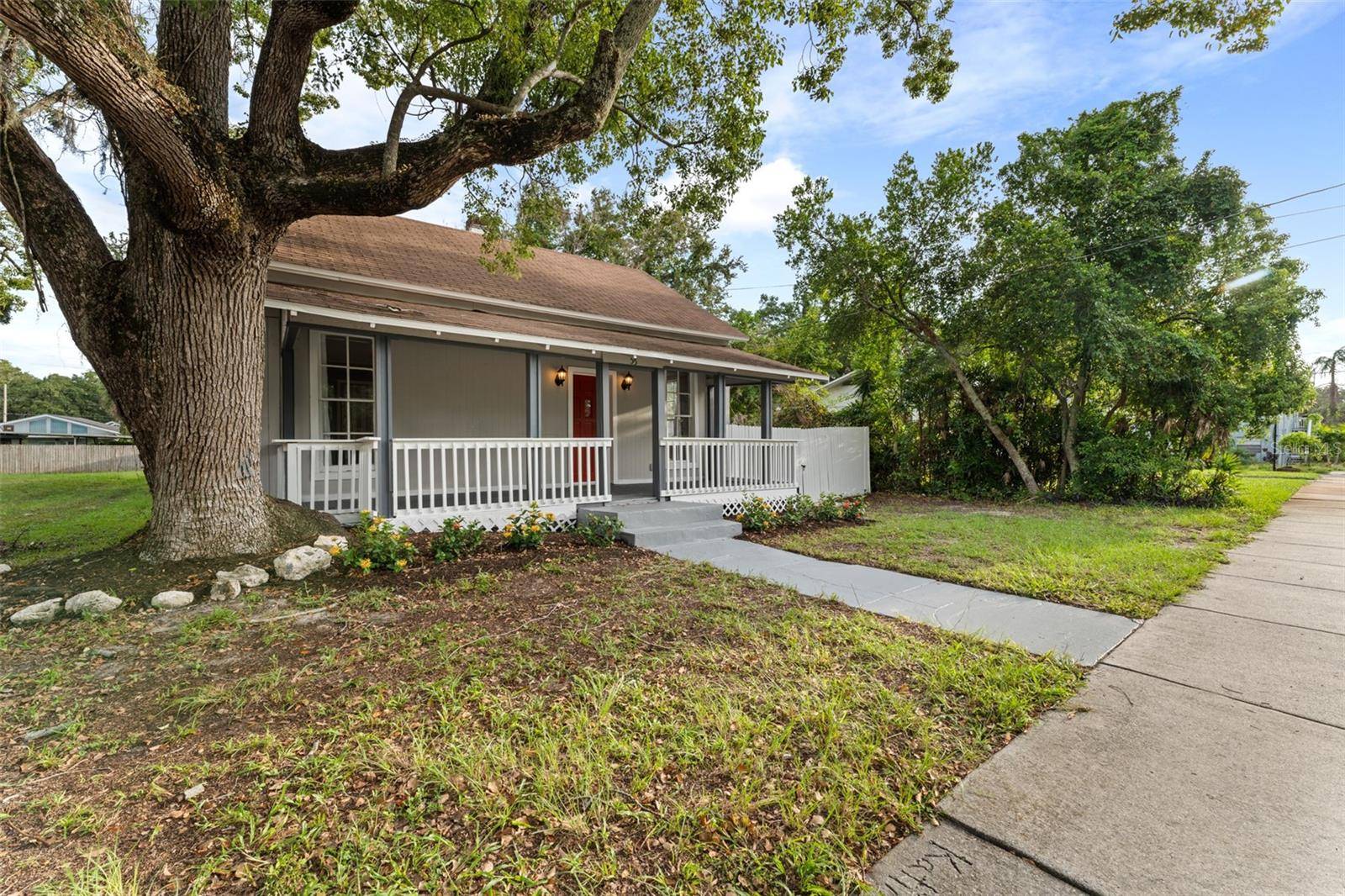 Tarpon Springs, FL 34689,55 W LEMON ST