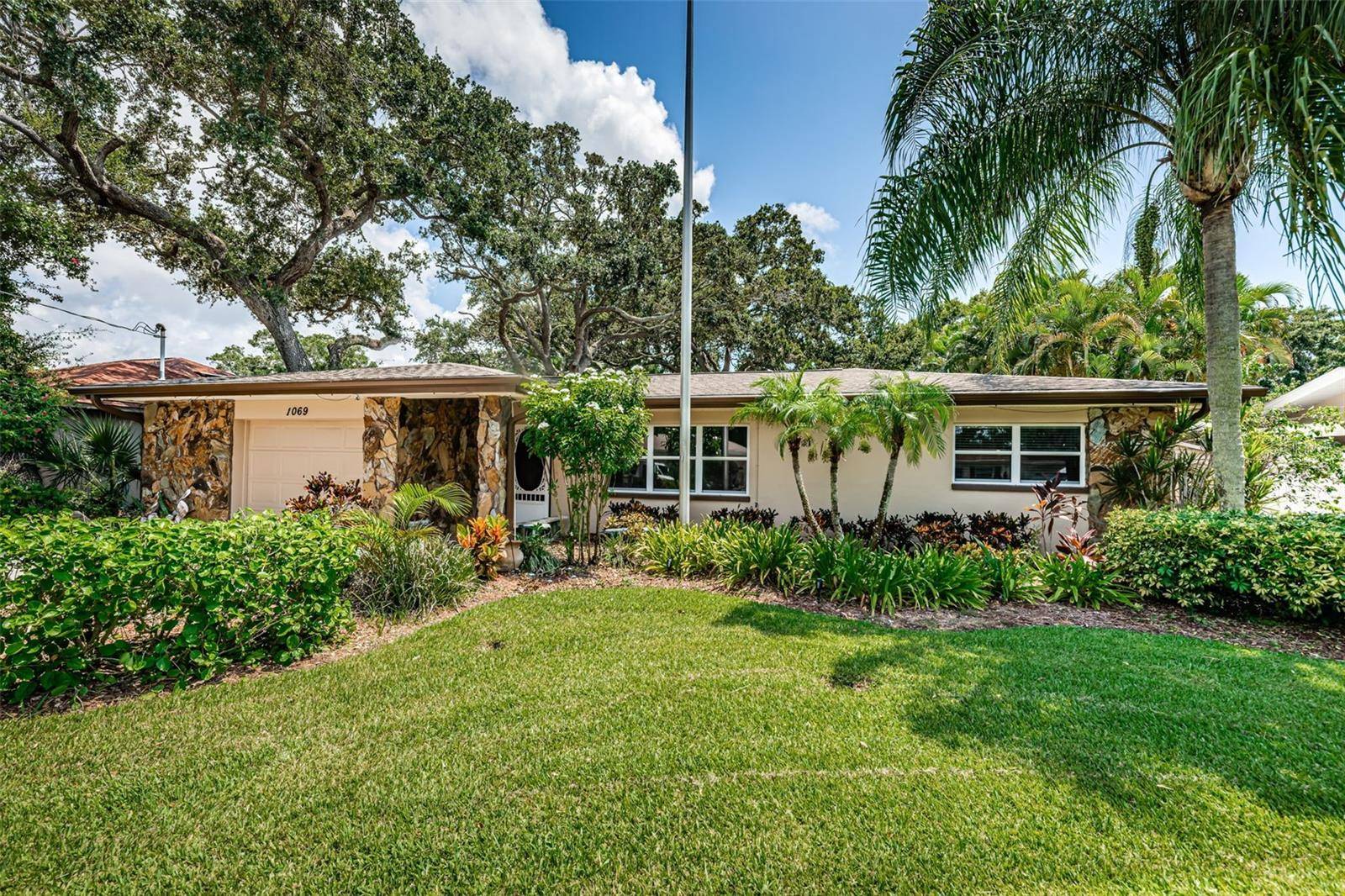 Dunedin, FL 34698,1069 IDLEWILD DR N