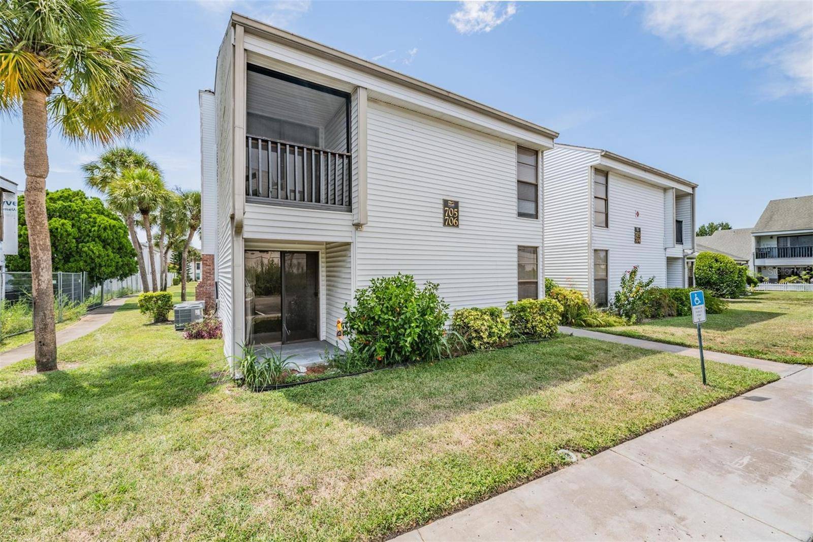 Tarpon Springs, FL 34689,706 HAVEN PL #706