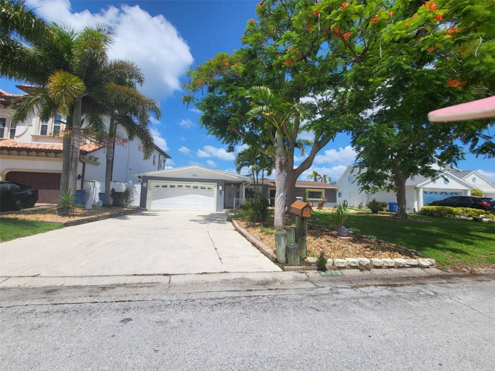 Tampa, FL 33634,3912 FONTAINEBLEAU DR