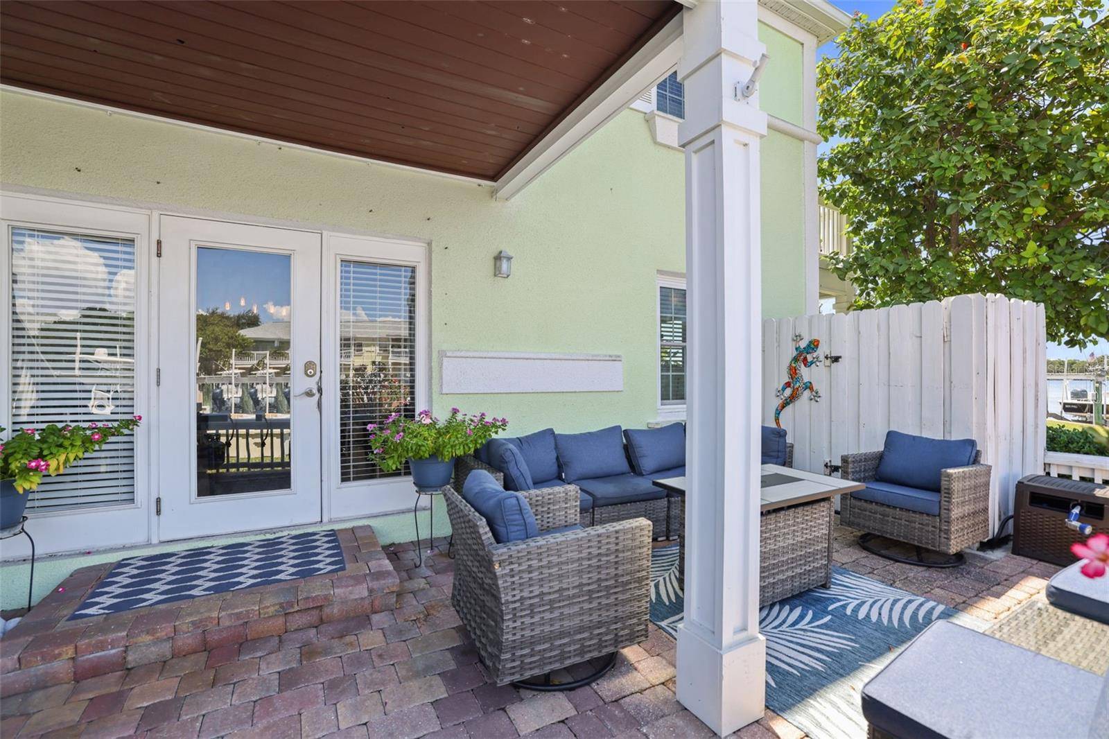 St Petersburg, FL 33705,5134 SALMON DR SE #A