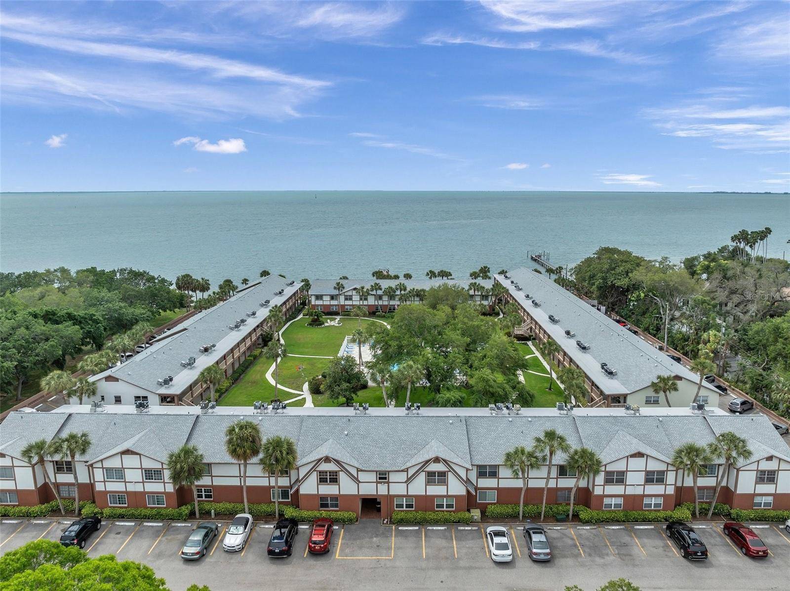 St Petersburg, FL 33705,650 PINELLAS POINT DR S #106