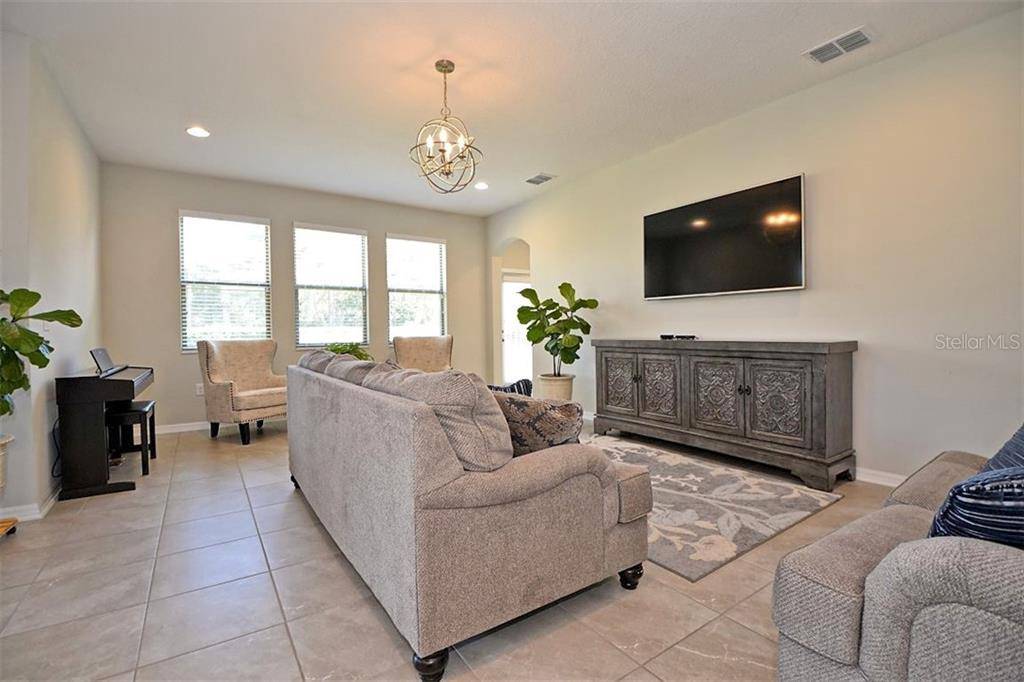 Debary, FL 32713,101 PHILIPPE CT