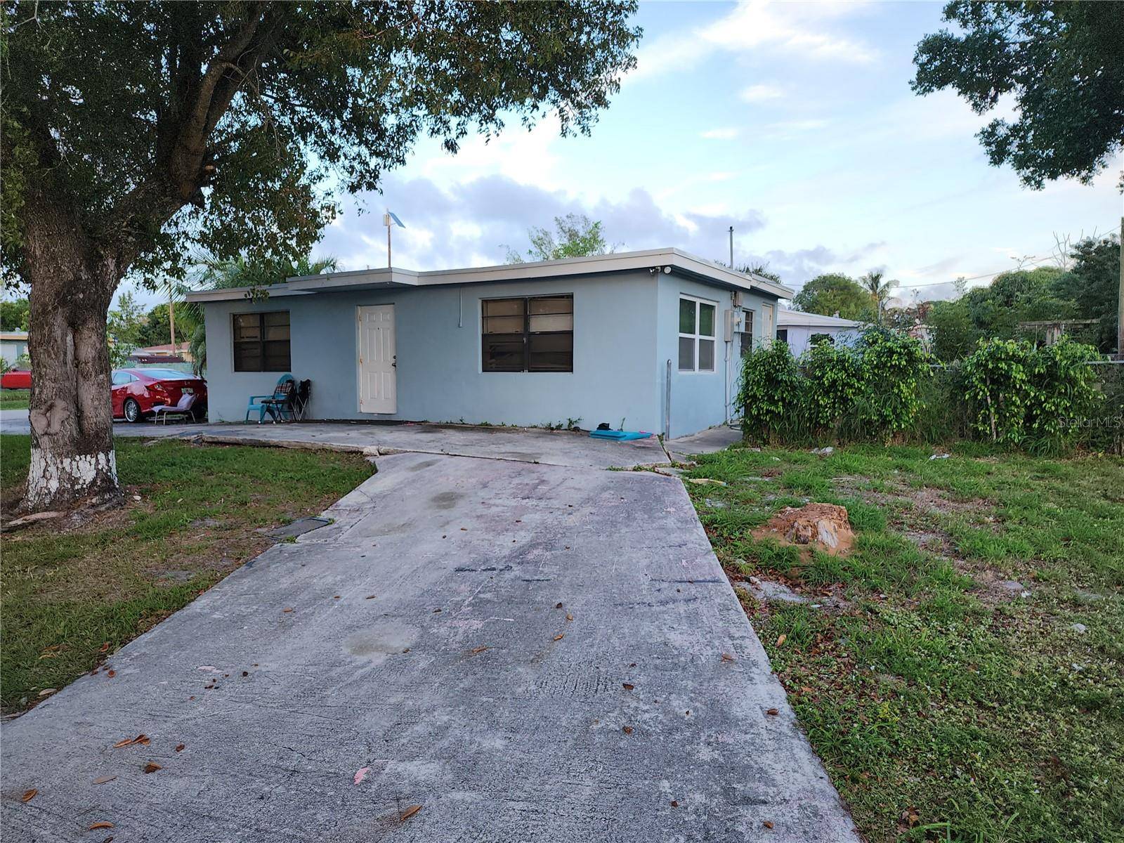 Boynton Beach, FL 33435,240 N PALM DR