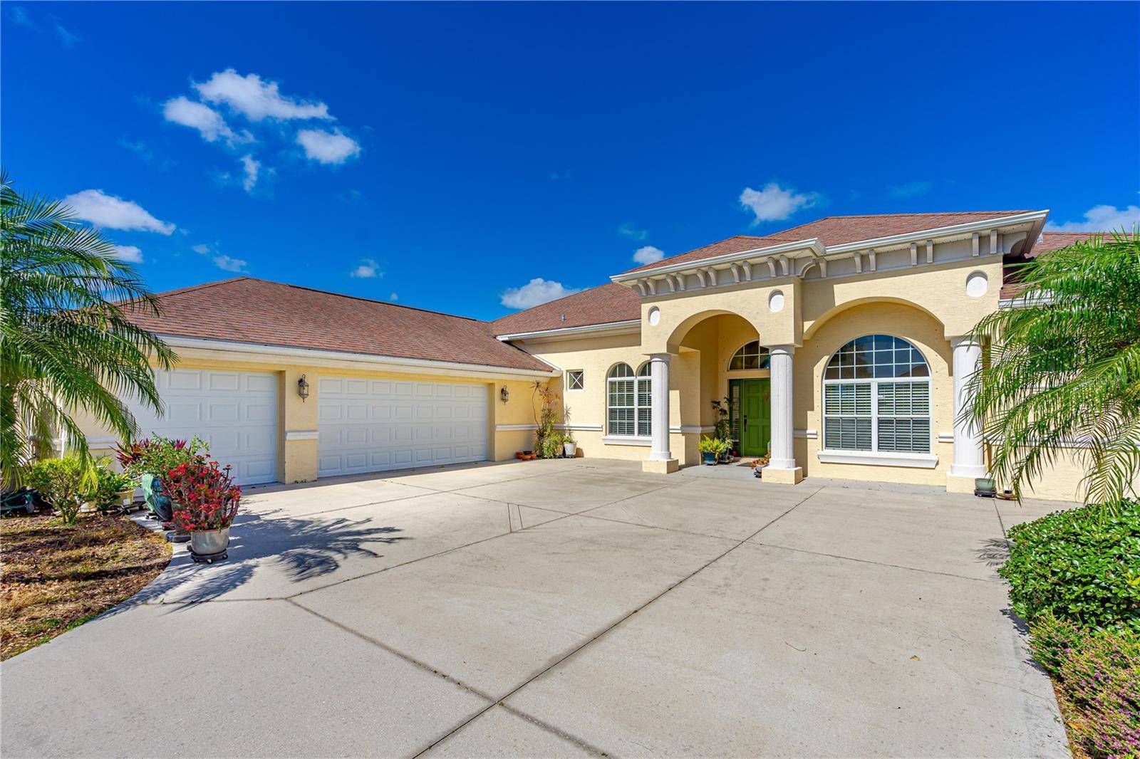 New Smyrna Beach, FL 32168,552 LUNA BELLA LN