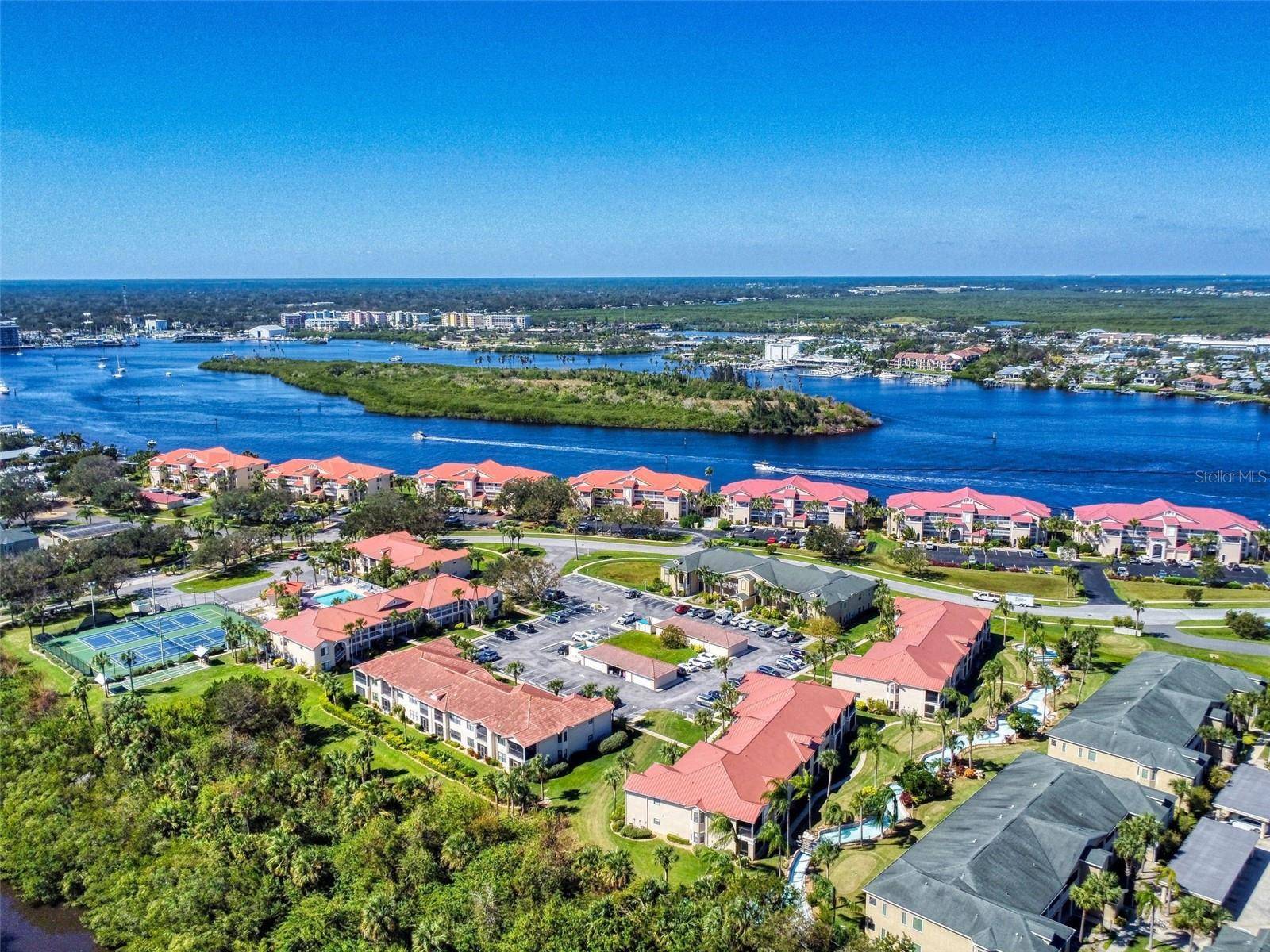 New Smyrna Beach, FL 32169,456 BOUCHELLE DR #304