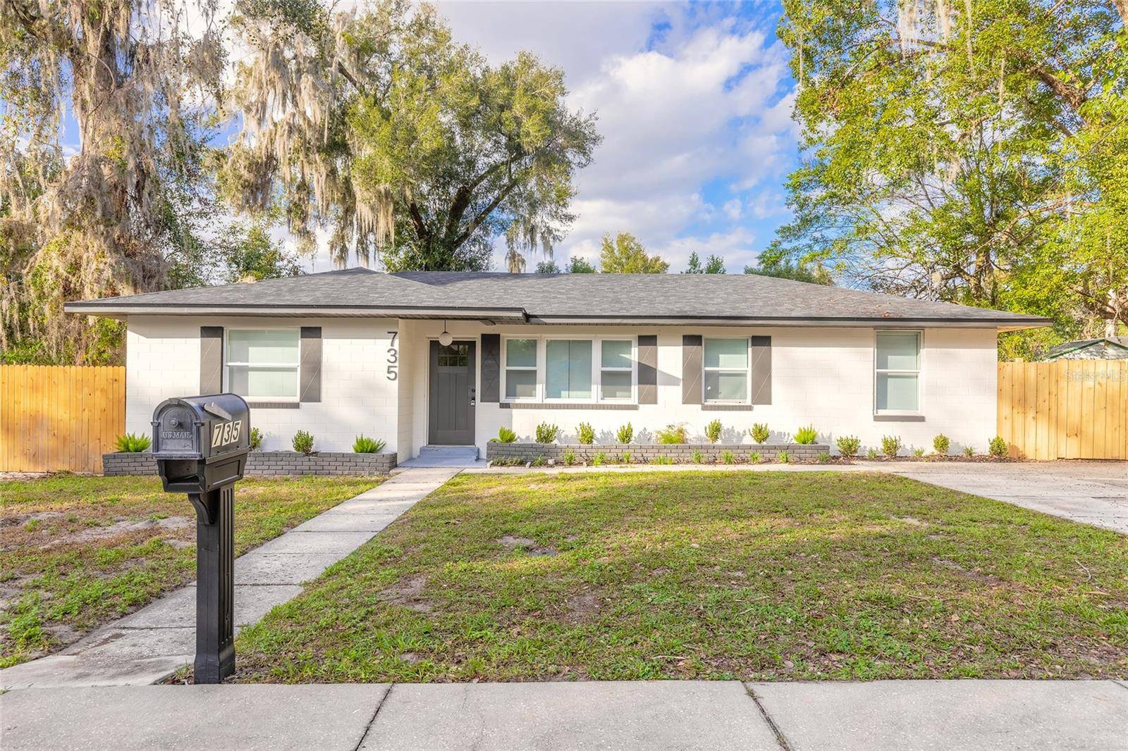 Deland, FL 32724,735 E CAROLINA AVE