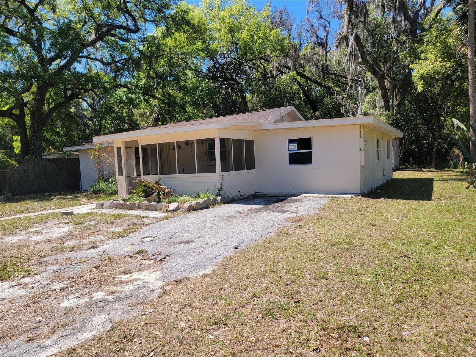 Deland, FL 32724,318 S MASSACHUSETTS AVE