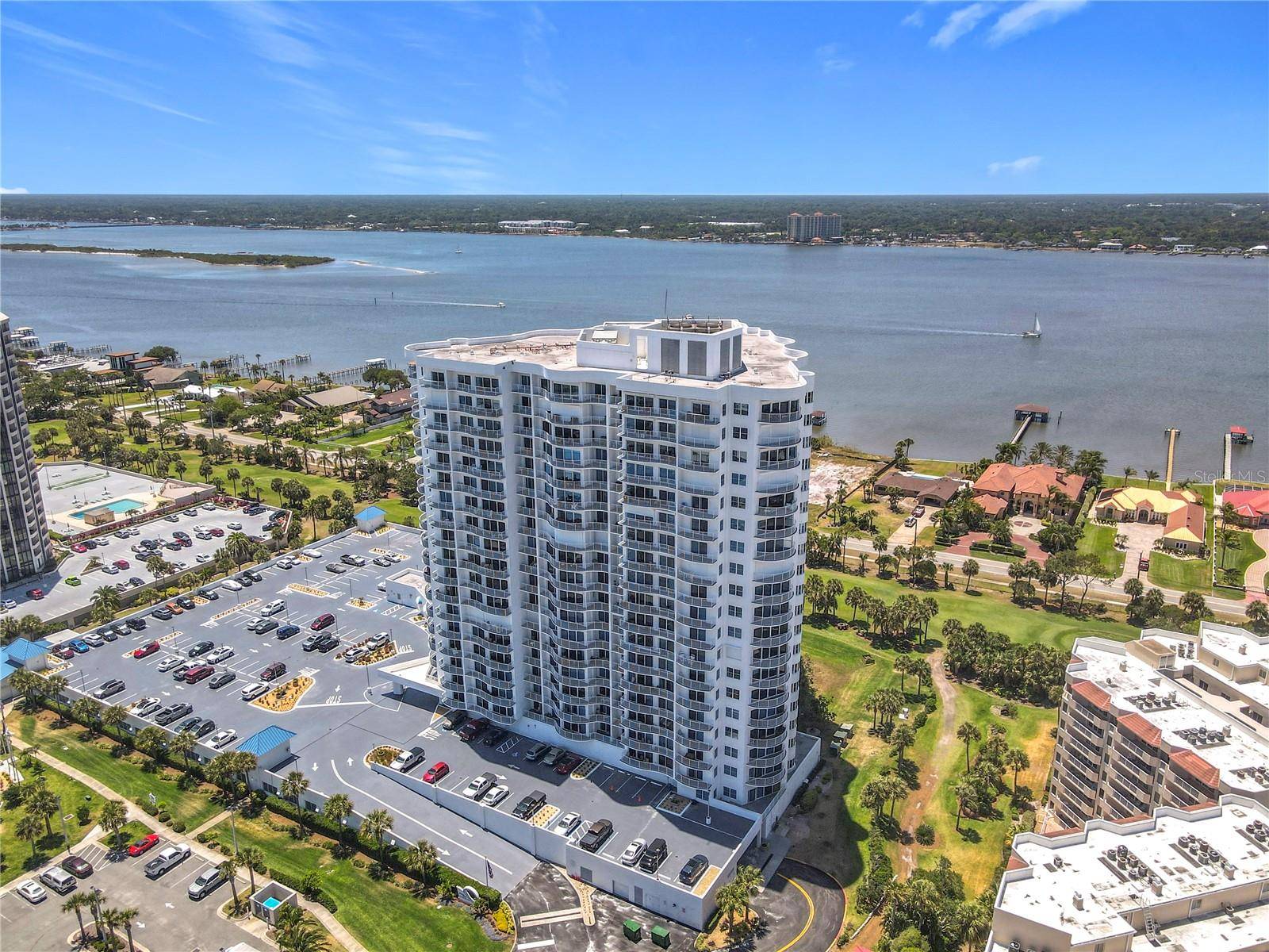 Daytona Beach, FL 32118,2 OCEANS WEST BLVD #1007