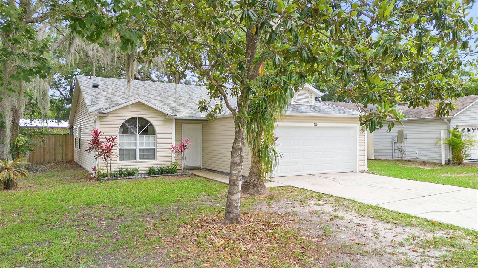 Apopka, FL 32703,910 SHEELER OAKS DR